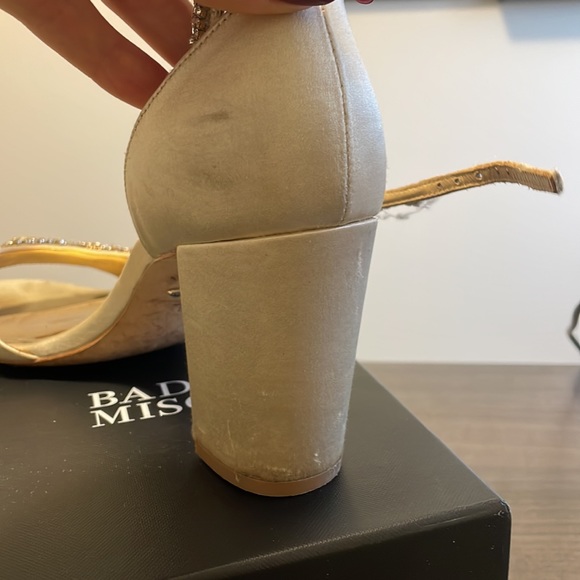 Badgley Mischka Finesse Ivory - Picture 4 of 6